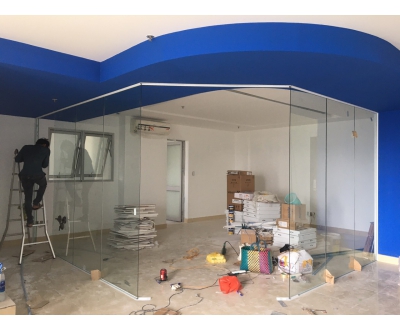 Vách Kính Cường Lực
